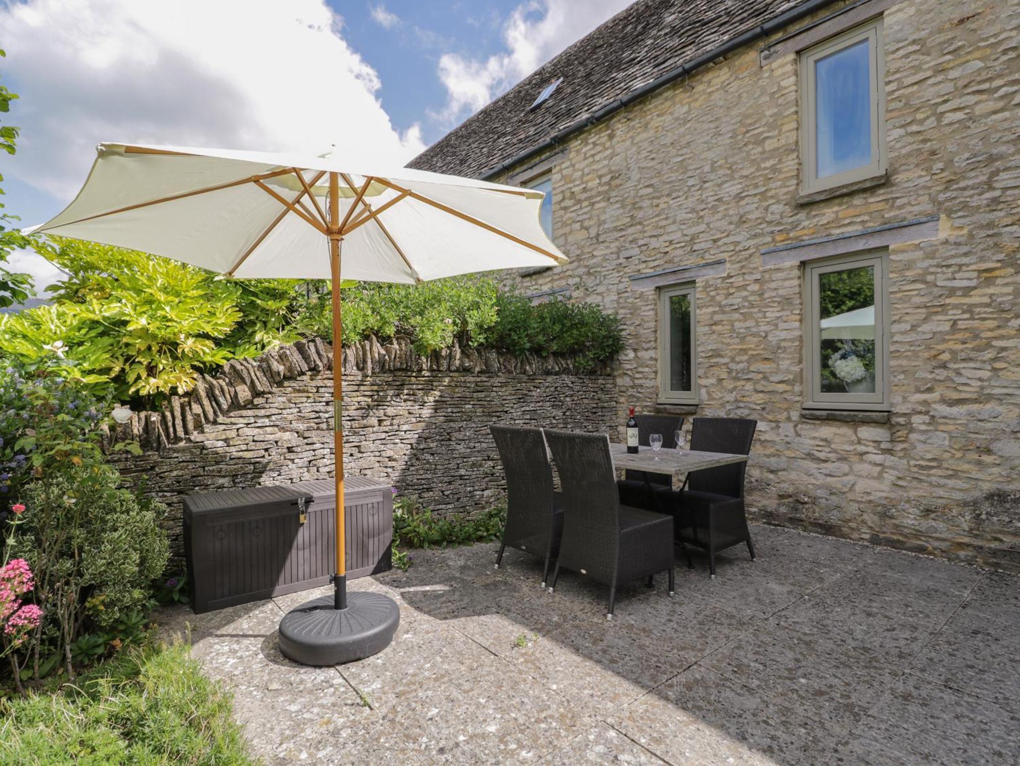 Little Owl Barn Villa Burford Exterior photo
